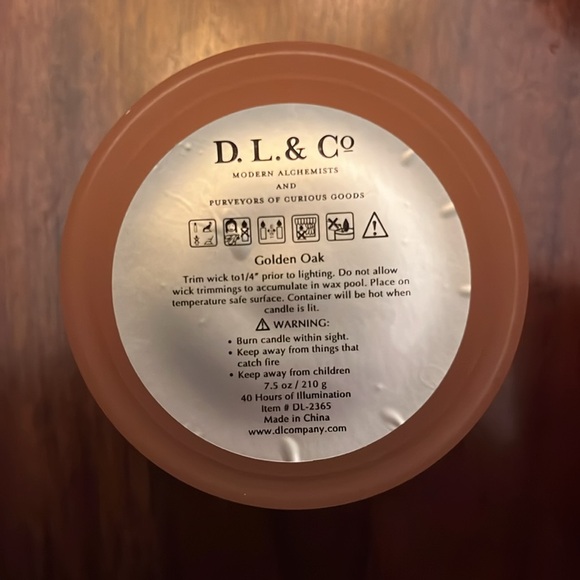NIB D.L. & Co Golden Oak Scented Candle - Picture 2 of 5
